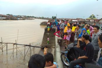 Buaya muara muncul di sungai Kahayan hebohkan warga