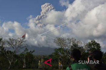 LETUSAN GUNUNG AGUNG