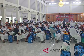 Keberangkatan jamaah kloter 43 Embarkasi Surakarta tertunda 11 jam
