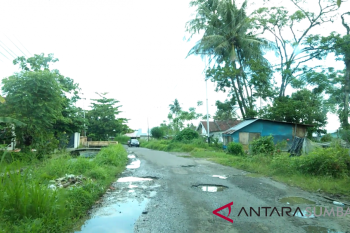 Sejumlah jalan di Padang masih butuh perbaikan