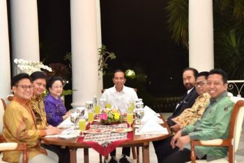Presiden makan gurami goreng bersama ketua parpol