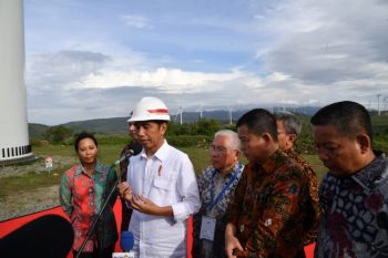 Presiden "blusukan" di pinggir sawah Mappadaelo