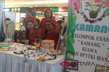 IKM of kamang creates jewelry from fish waste