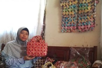 Masyarakat Agam UBAH sampah plastik jadi bernilai ekonomis