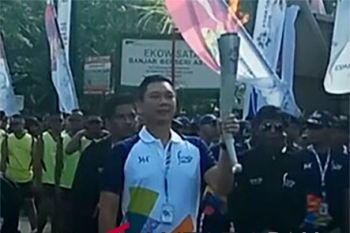 Asian Games Torch Relay Parade leaves Tampaksiring Palace