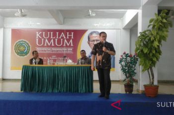 Rokhmin dahuru beri kuliah umum di Baubau