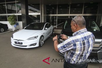 MOBIL LISTRIK KETUA DPR