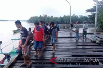 Seratusan warga Kenyam masih mengungsi di Asmat