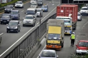 Pemerintah tindak tegas angkutan barang bermuatan lebih