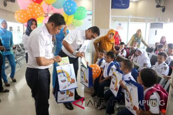 PT KAI berikan hadiah kepada anak peringati HAN