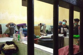 Tim gabungan razia penghuni  Rutan Kudus