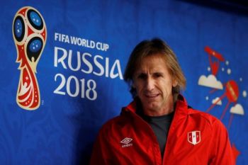 Penggemar timnas Peru pasang iklan di koran bujuk pelatih agar bertahan