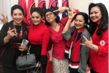 Sari Yok Koeswoyo beralih profesi jadi politikus