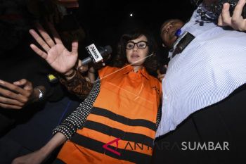 TERSANGKA SUAP DPRD SUMUT DITAHAN