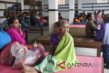 Menteri PDT tawari pengungsi Gunung Agung ikuti pelatihan