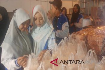 Siswa Aceh peserta SMN belanja di Pasar Mama-mama Papua
