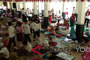 Sleman gelar lomba anak SD melukis ikan