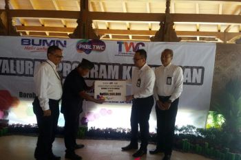 TWC serahkan bantuan program kemitraan bina lingkungan