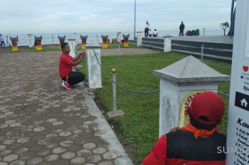 Semen Padang - Lantamal bersih-bersih Pantai Padang (video)