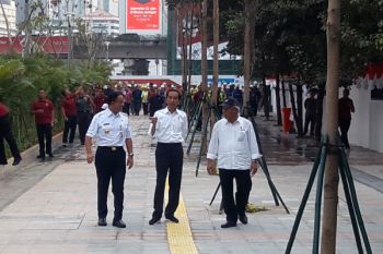 President inspects Jakarta sidewalks ahead of Asian Games