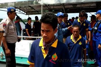 Begini cara 13 nelayan Indramayu bertahan setelah kapal terbalik dihantam gelombang