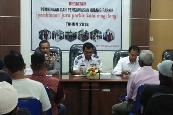 340 petugas parkir terima seragam baru