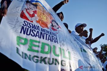 BUMN Hadir - Peserta SMN kampayekan pengurangan sampah plastik