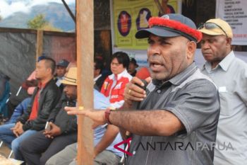 Bupati Yahukimo memotivasi petugas medis sukseskan imunisasi