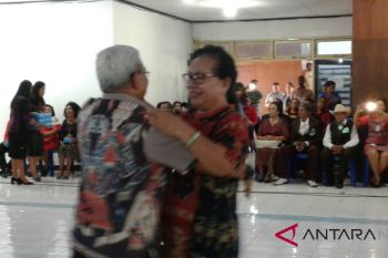 Lomba dansa untuk para Lansia