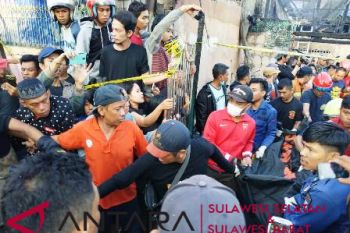 Polisi diminta ungkap kebakaran tewaskan satu keluarga