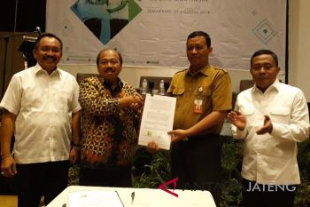 Kemendes PDTT berikan penghargaan transmigran teladan