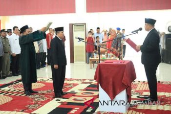 Bupati Dharmasraya lantik Sekda definitif, Adlisman hasil lelang