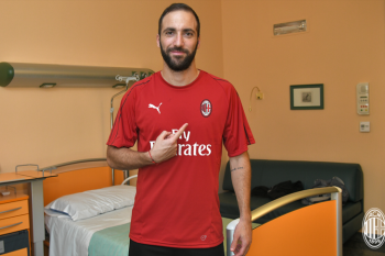 Gonzalo Higuain didatangkan Milan dari Juve