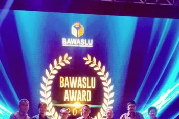 Bawaslu Sulsel raih enam penghargaan Award 2018