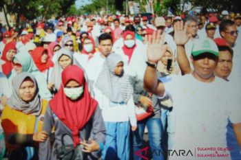 BUMN Hadir - Ribuan warga Jeneponto semarakkan jalan sehat BUMN