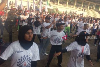 BUMN Hadir - Peserta SMN 2018 jalan dan senam sehat bersama