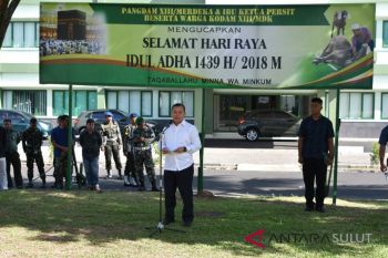 Pangdam XIII  Merdeka serahkan hewan kurban