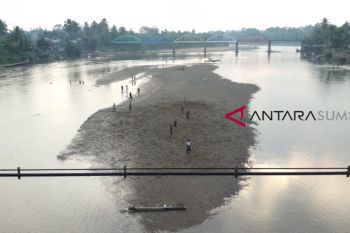 Sungai menyusut, sumur warga kekeringan