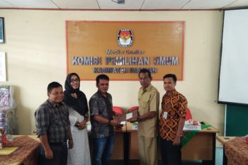 KPU Pasaman serahkan hasil rekapitulasi DPT ke Bawaslu