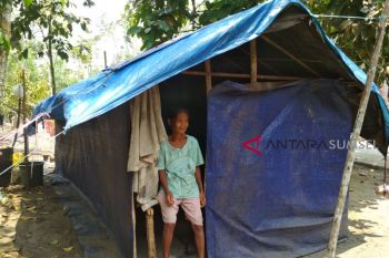 Potret Suku Anak Dalam tinggal di gubuk terpal