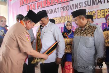 Wali Kota Solok terima anugerah Ayah-Bunda GenRe Award