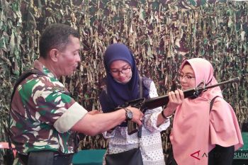 TNI edukasi warga Pariaman tentang alutsista