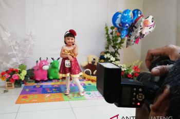 49 balita beradu fotogenik di Semarang