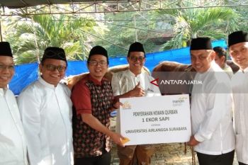Mandiri Syariah Serahkan Bantuan Hewan Kurban