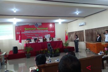 FH Unsrat Gelar Seminar ARD Sarana Penyelesaian Sengketa Pasar di Luar Litigasi