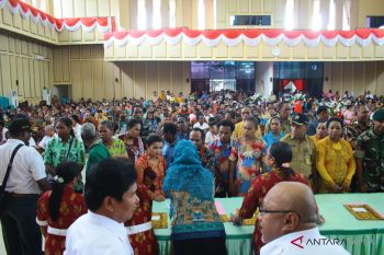Sebanyak 223 pasutri Mimika ikut pencatatan sipil massal