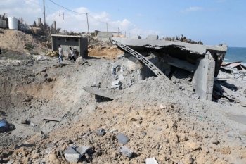 Pesawat Israel menggempur Gaza sebagai balasan serangan roket