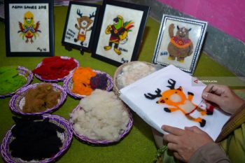 Kerajinan Lukisan Bulu Domba