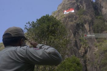 Pengibaran Bendera Di Gunung Sepikul