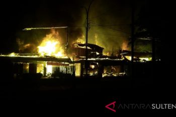 Ulah pemuda mabuk, tujuh rumah terbakar di Palu